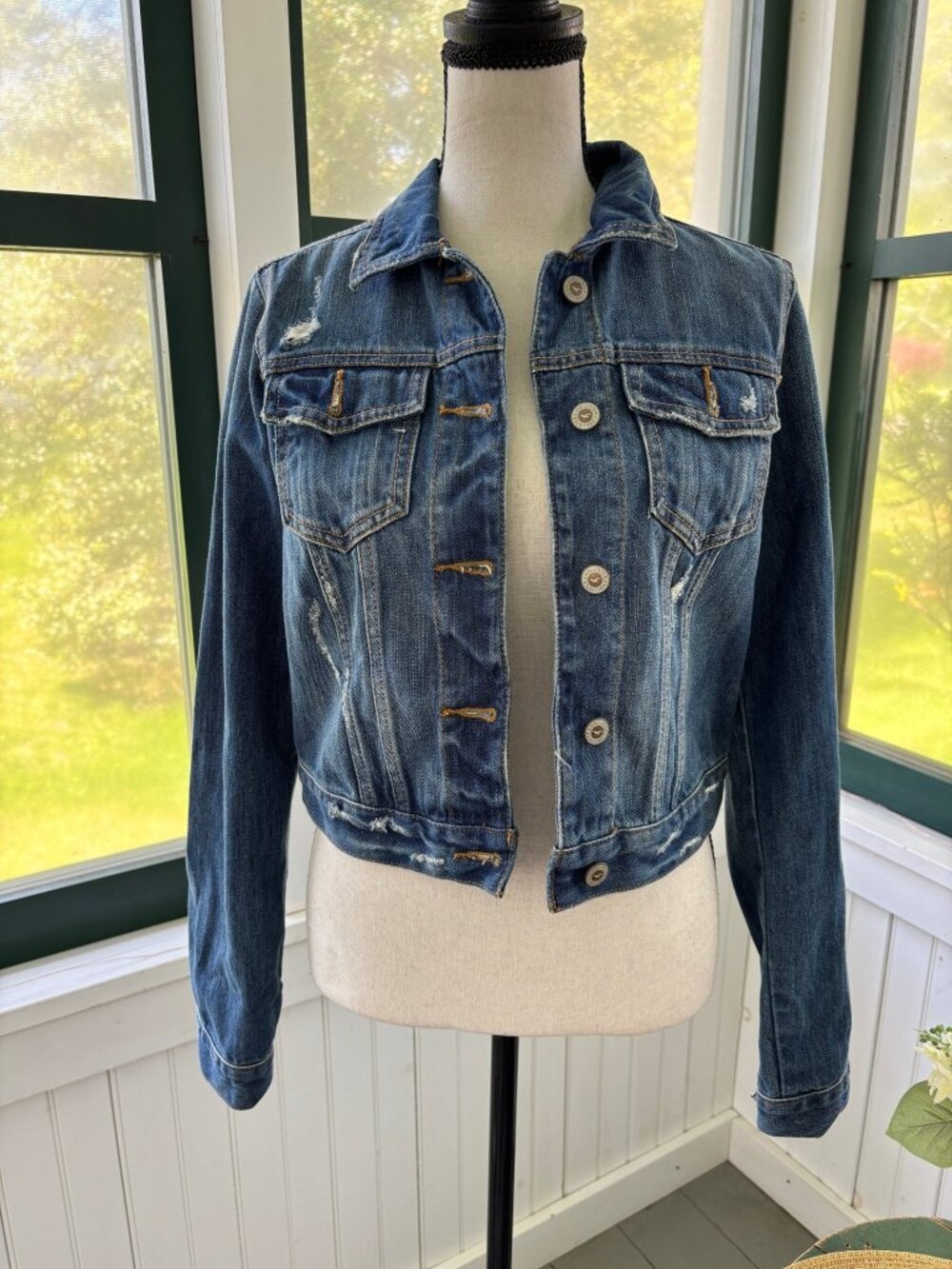 Hollister Distressed Denim Trucker Jacket | Medium Wash | Size M | Like New - Picture 1 of 6
